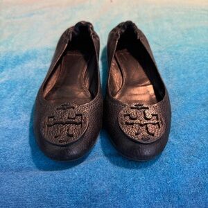 Tory Burch Black Leather Minnie Travel Ballet Flats | Size 8M | Logo Medallion